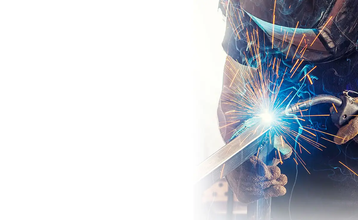 Sudură electrică cu arc, scântei în atelier